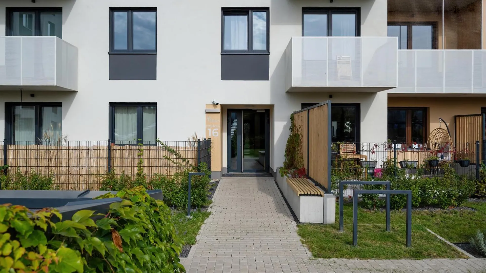 Miedziana Spacious Apartment In Wroclaw By Noclegi Renters Polónia